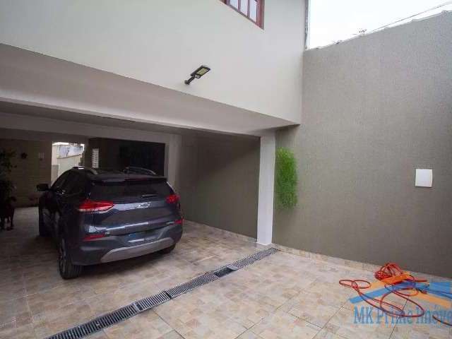 Excelente sobrado com 4 dormitórios sendo 1 suíte e 3 vagas de garagem.