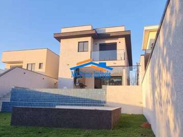 Linda Casa Nova com 3 Suítes, Piscina, no Condomínio New Ville!