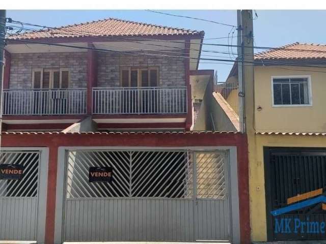 Casa Assobradada com 3 dormitórios, 1 suíte, 3 vagas.