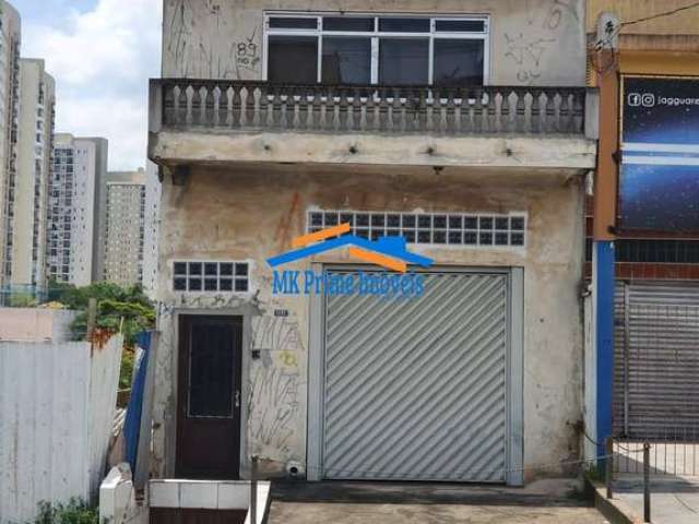 Imóvel comercial com 2 casas em avenida movimentada no Bela Vista