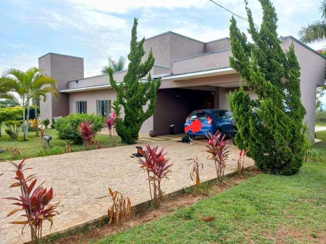 Linda Chácara em Condomínio Fechado, de  5.000m2, com 566m2 de área Construída, com Muito Verde no Vitassay em Boituva