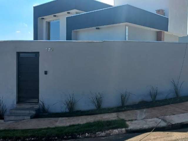 Linda Casa Térrea com 110m2 no  Bairro Campos Verde em  Boituva - SP.