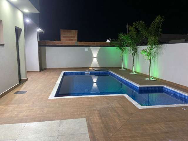 Linda Casa Térrea de 202m2, e Terreno 420m2, em Condomínio Fechado Solares Resort em Boituva- SP.