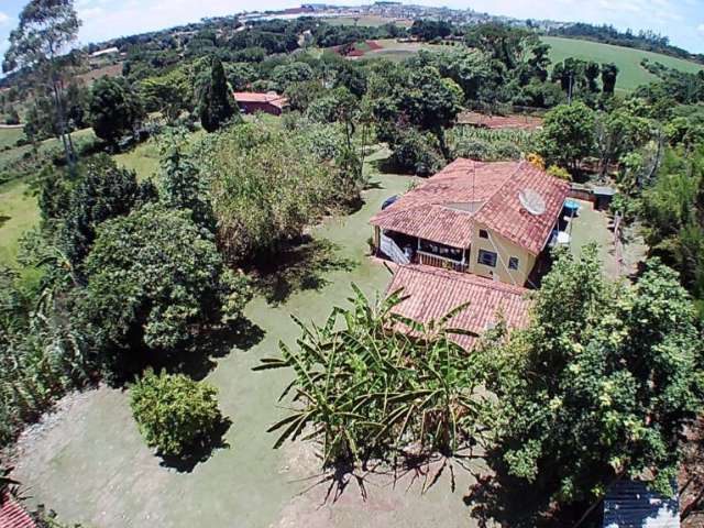 Lindo Sitio de 9.000m², com Plantio de limão, banana, mamão, manga, jaca, e outros, localizado em Boituva - SP