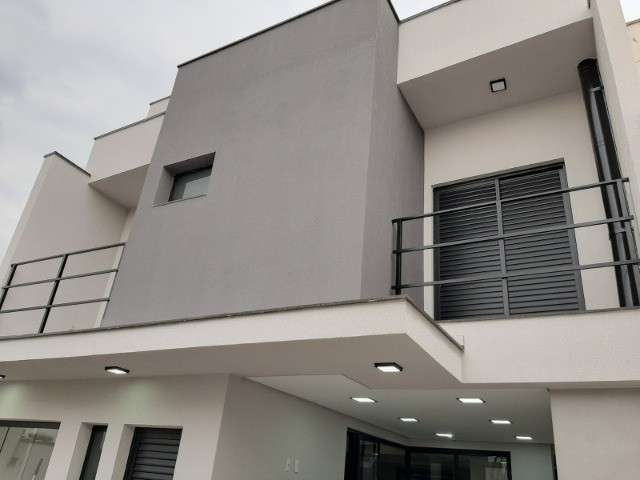 Casa de condomínio sobrado á venda possui 150m² com 03 Dormitórios, Sorocaba.