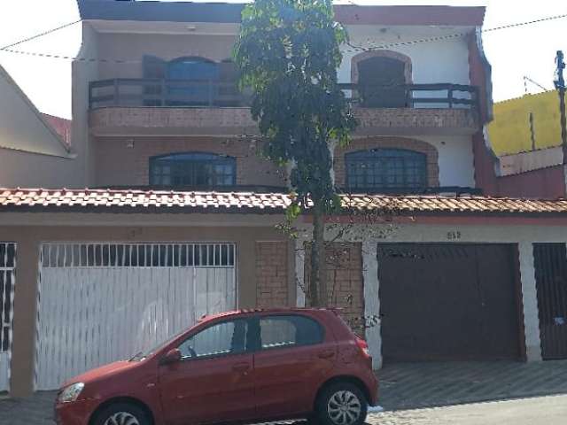 Sobrado com 3 Quartos e 5 banheiros à Venda, 260 m² por R$ 985.000