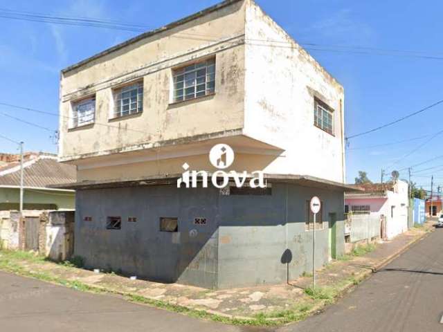 Terreno/Área à venda, 12 quartos, 1 suíte, São Benedito - Uberaba/MG