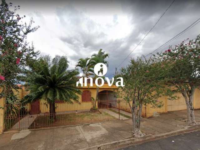 Casa à venda, 3 quartos, 3 vagas, Fabrício - Uberaba/MG