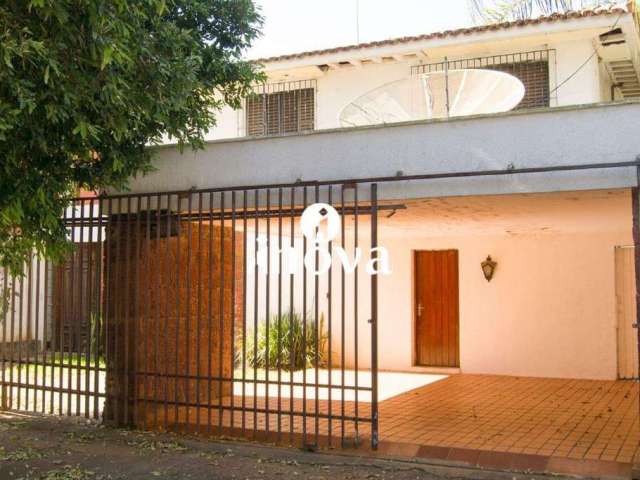 Casa à venda, 3 quartos, 1 suíte, 2 vagas, Centro - Uberaba/MG