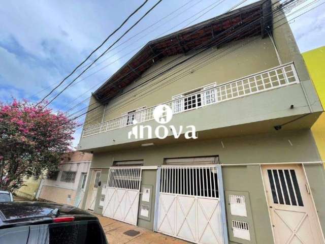 Casa à venda comercial ou residencial, 5 quartos, 1 suíte, 3 vagas, São Benedito - Uberaba/MG