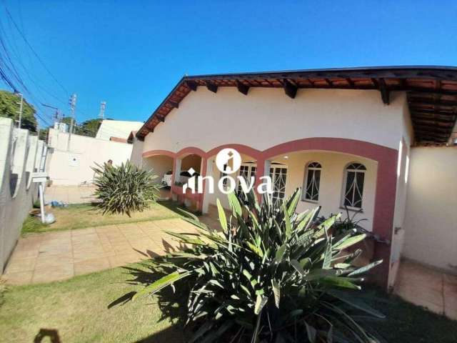 Casa à venda, 3 quartos, 1 suíte, 4 vagas, Mercês - Uberaba/MG