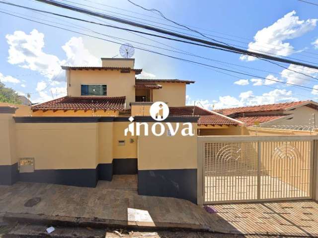 Casa à venda, 5 quartos, 3 suítes, 4 vagas, Maria Helena - Vila - Uberaba/MG