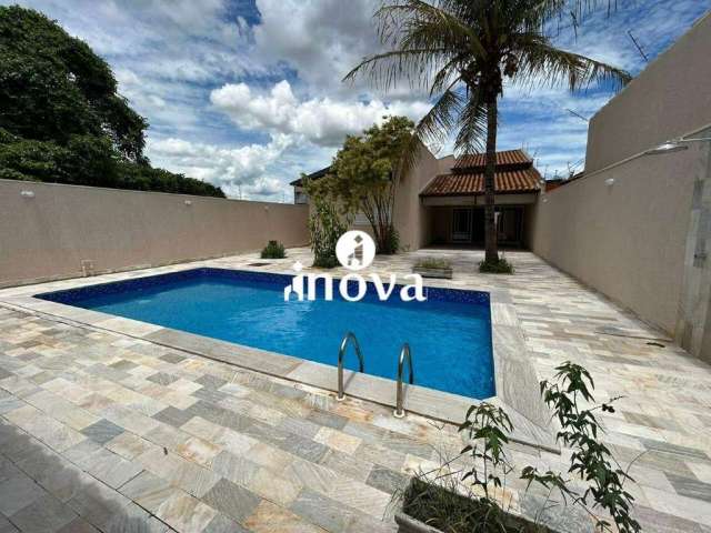 Casa ampla com piscina no Bairro Abadia