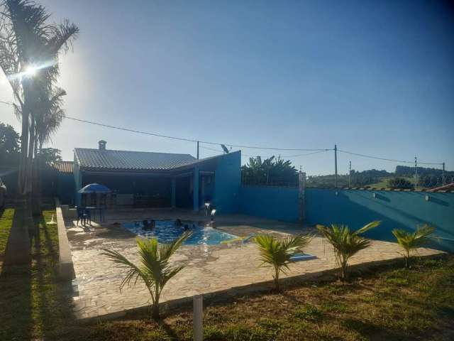 'Título: Linda Chácara no Bairro Caguassu com Piscina e Espaço Gourmet'