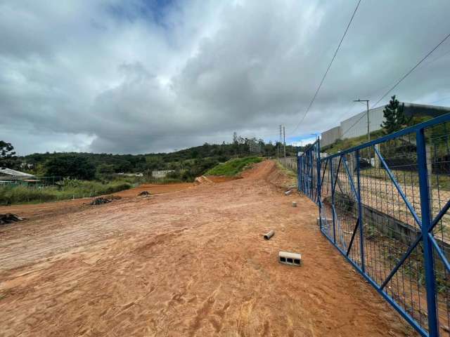 Espaço Industrial Multiuso: Ideal para Impulsionar Seu Negócio com Estacionamento Amplo!