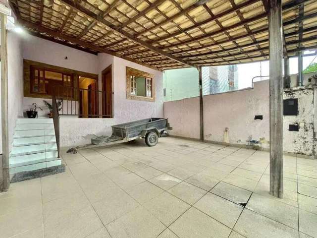 Vendo casa com 03 quartos no bairro Santa Amélia -BH