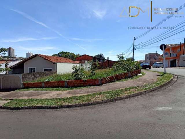 Terreno de esquina no Jardim Palos Verdes em Botucatu-SP