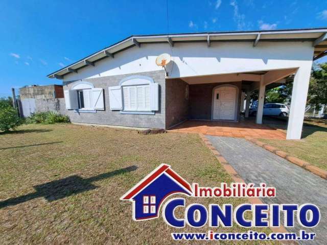 C431 - Excelente residência composta de 04 dormitórios a 150 metros do mar