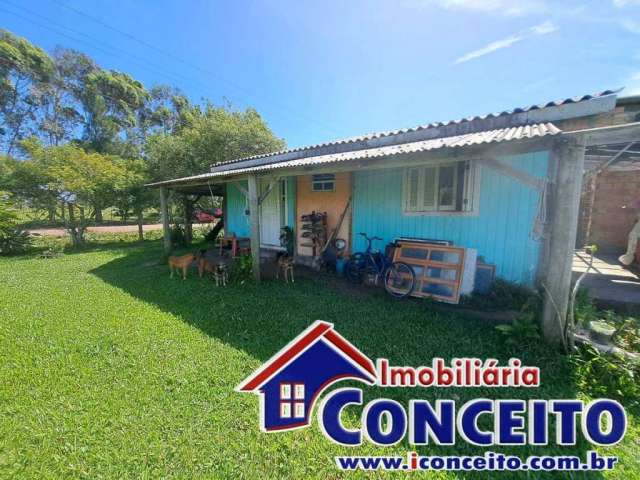 C353 - Ótima residência em região de moradores no Balneário Santa Terezinha