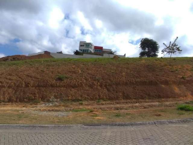 Terreno à Venda com 900m² em Condomínio Fechado no Urbanova -