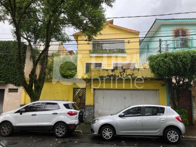 Casa térrea com 3 dormitórios sendo 2 suítes à venda na Vila Dom Pedro II !