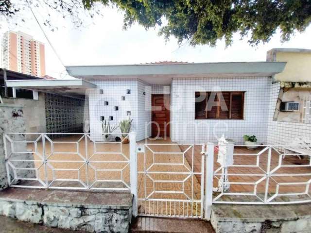 Casa térrea com 3 dormitórios á venda no Jardim Paraíso.