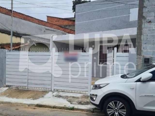 Casa térrea com 2 dormitórios á venda na Vila Zat