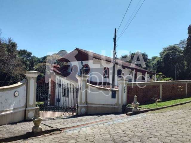 Sobrado com 3 dormitórios à venda na Estrada da Roseira!