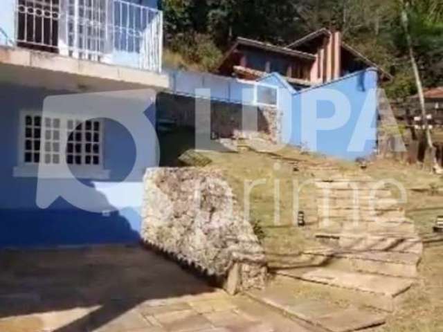 Casa à venda em Condomínio Fechado-Vila Santos- 4 dormitórios- 1 suíte 1 sala,  3 banheiros, 3 vagas