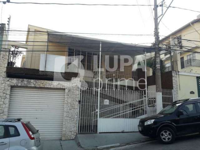 Sobrado 350m², 8 dormitórios sendo 3 suítes, sala, cozinha, lavanderia, 5 banheiros, 3 vagas