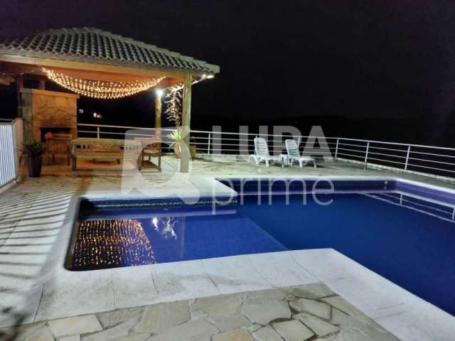 Linda Casa á venda com 800m² em Mairiporã!