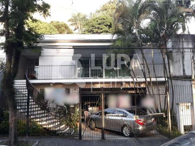 Casa térrea com 3 dormitórios sendo 1 suíte á venda no Barro Branco