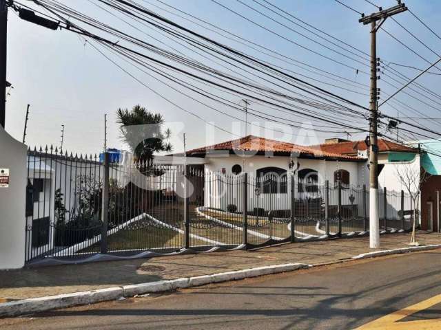 Casa térrea com 3 quartos sendo 1 suíte e 5 vagas para locação, vila maria alta