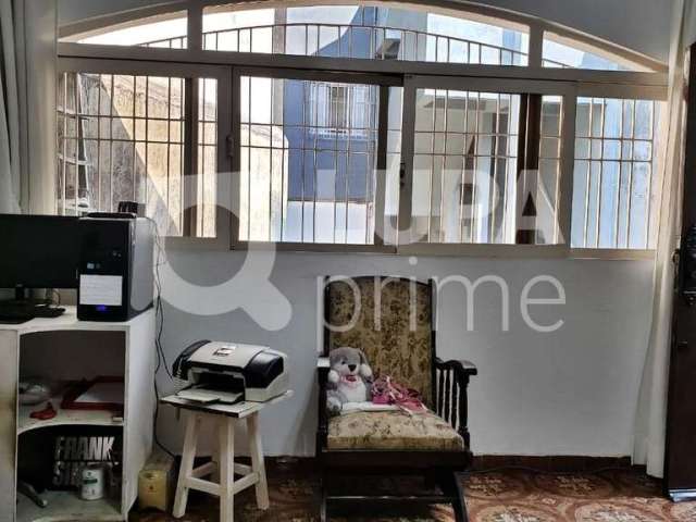 Casa com 2 quartos,  2 vagas de garagem e prédio de 3 andares à venda na vila guilherme