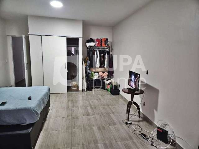 Casa geminada com 5 quartos e 4 vagas de garagem à venda na vila maria