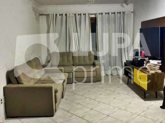 Casa com 3 quartos e 4 vagas de garagem à venda em santana