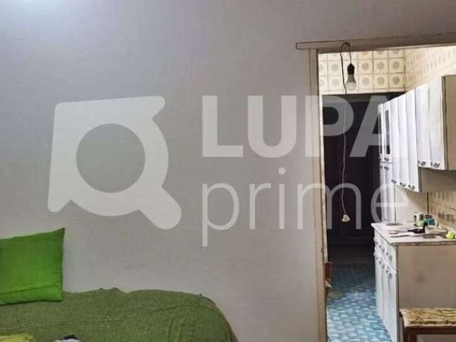 Casa com 2 quartos e 3 vagas de garagem à venda na vila maria