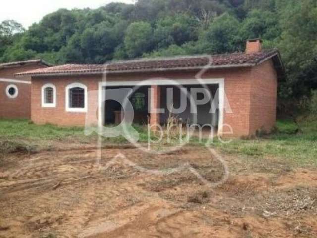 Sobrado à venda  no Morro Grande da Boa Vista!