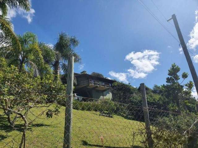 Casa à venda em Garopaba-SC, Praia da Silveira: 4 quartos, 2 salas, 2 banheiros, 3 vagas, 200m². Imperdível!