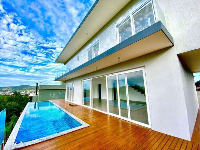 Casa de Luxo em Garopaba-SC, Ferraz: 2 Suítes, Piscina, Vista Mar, 280m² - Imperdível!