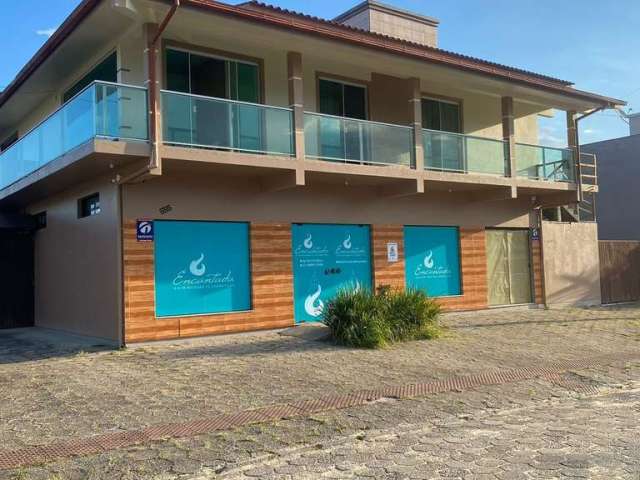 Casa Res/Comercial em Garopaba-SC: 4 Quartos, 1 Suíte, 2 Salas, 400m² - Pinguirito