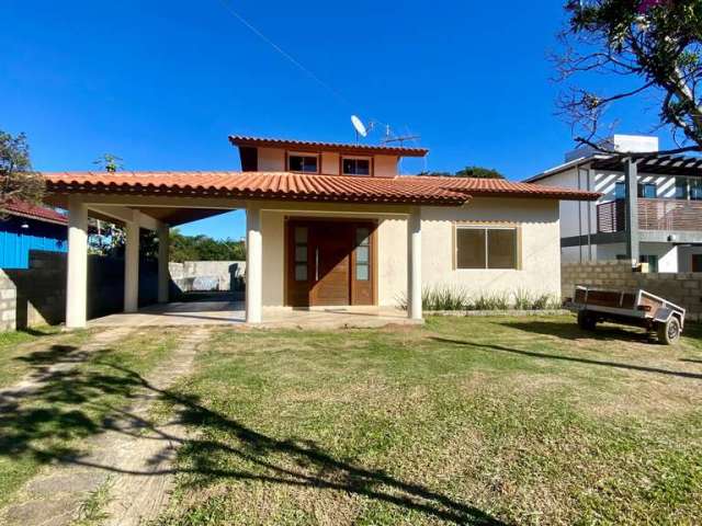 Casa à venda em Areias de Macacu, Garopaba-SC: 3 quartos, 140m² e muito conforto!