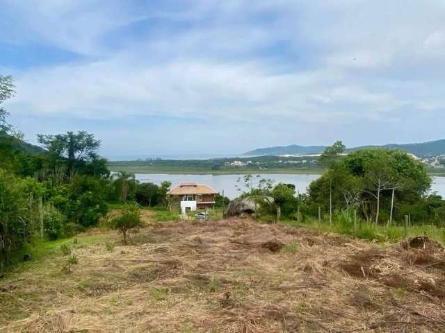 Terreno à venda em Garopaba-SC, bairro Macacu! 2.000m² com vista panorâmica. Venha conferir!