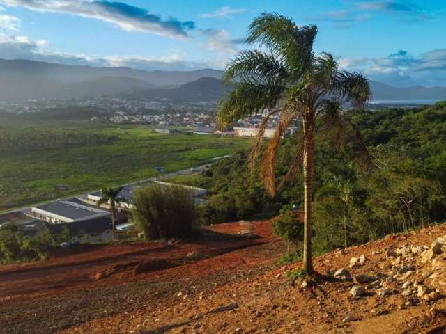 Terreno 2.094,88m² no Cond. Pôr do Sol, Centro de Garopaba-SC: Invista Já!