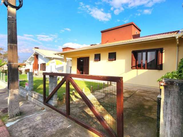 Casa Térrea em Garopaba-SC: 3 Dorms, Churrasqueira, Vista Privilegiada, Próx. ao Centro