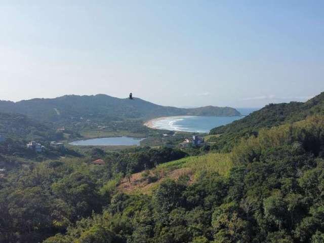 Terreno com Vista para o Mar e Cachoeira na Praia da Silveira em Garopaba-SC