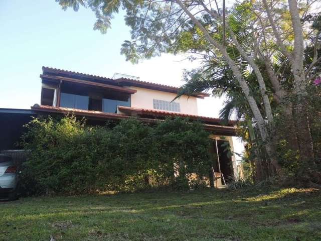 Casa Espaçosa de 4 Quartos com Pomar em Campo Duna, Garopaba-SC. Escritura Pública.