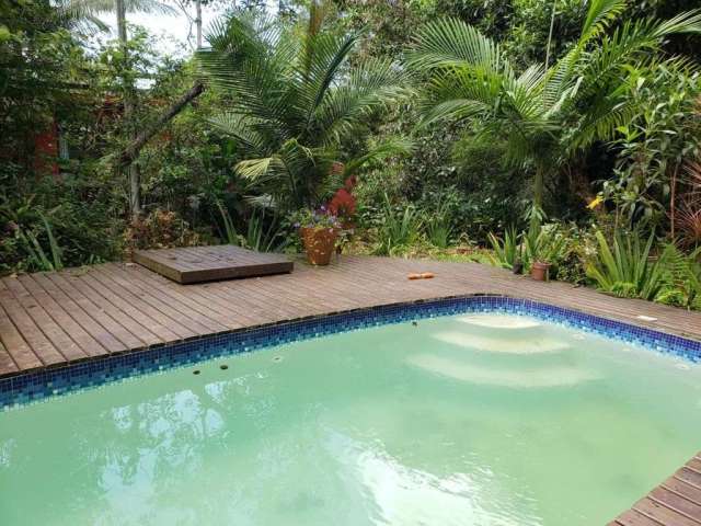 Viva em um paraíso: casa mobiliada com córrego e árvores frutíferas em Garopaba-SC