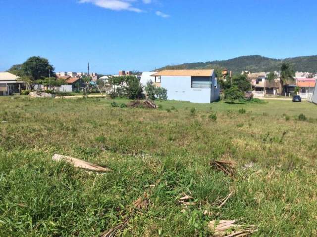 Terreno à venda em Garopaba-SC, bairro Ferraz, 400m² de área. Venha conferir!