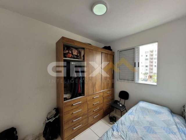 Apartamento em condomínio fechado com espaço de lazer completo.